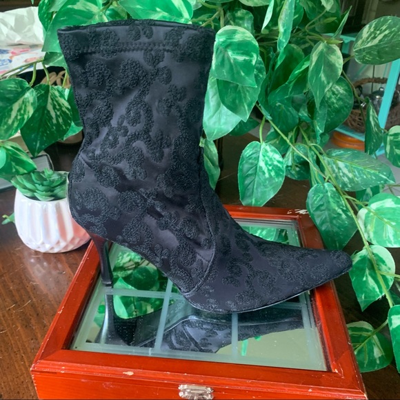 Donald Pliner Couture Embroidered M095 Boots 8 - Picture 7 of 16